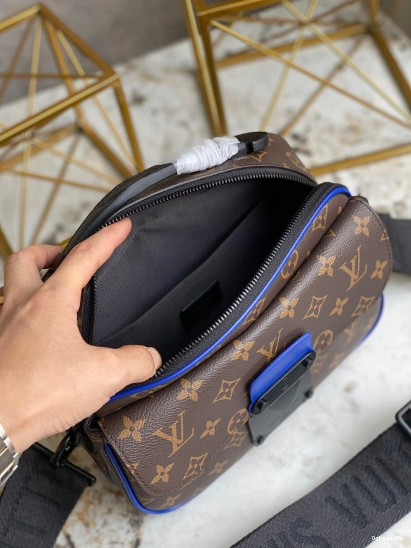 LOUIS S LOCK MESSENGER VUITTON 0801